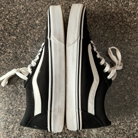 Vans Ward Lace-Up Sneakers - Picture 3 of 13